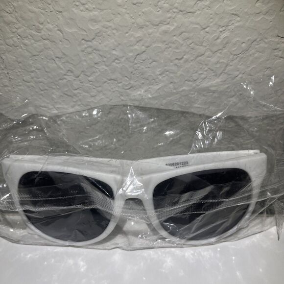 Gin & Juice Sunglasses By Dre and Snoop Promo White Shades New In Package - Picture 2 of 3
